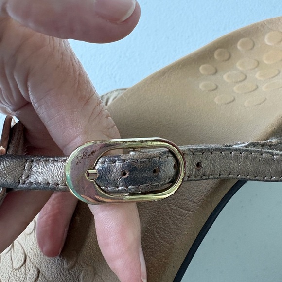 Vionic Rest Karina Sandal in Bronze Size 10 Beach Summer Pool FlipFlop Casual - Picture 8 of 11